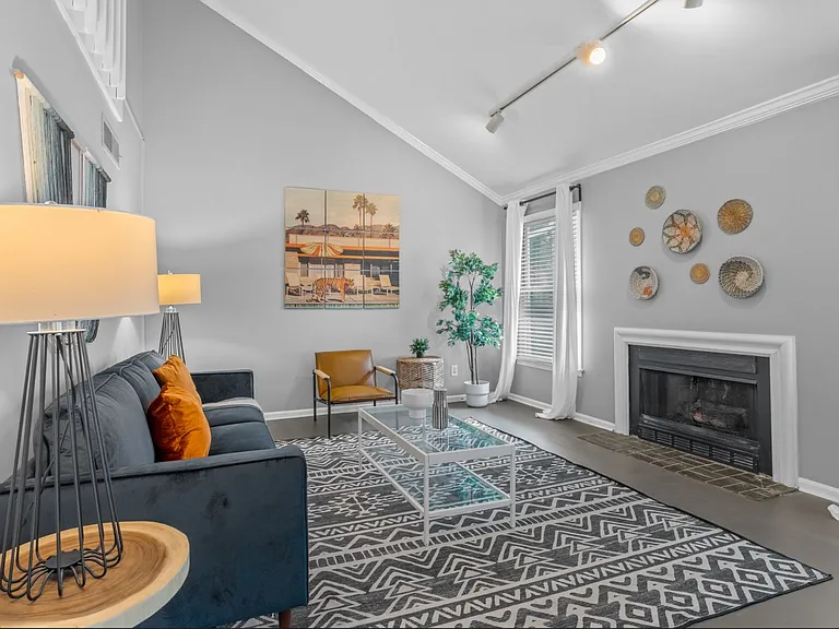 Juniper Place Condominiums — Photo 20