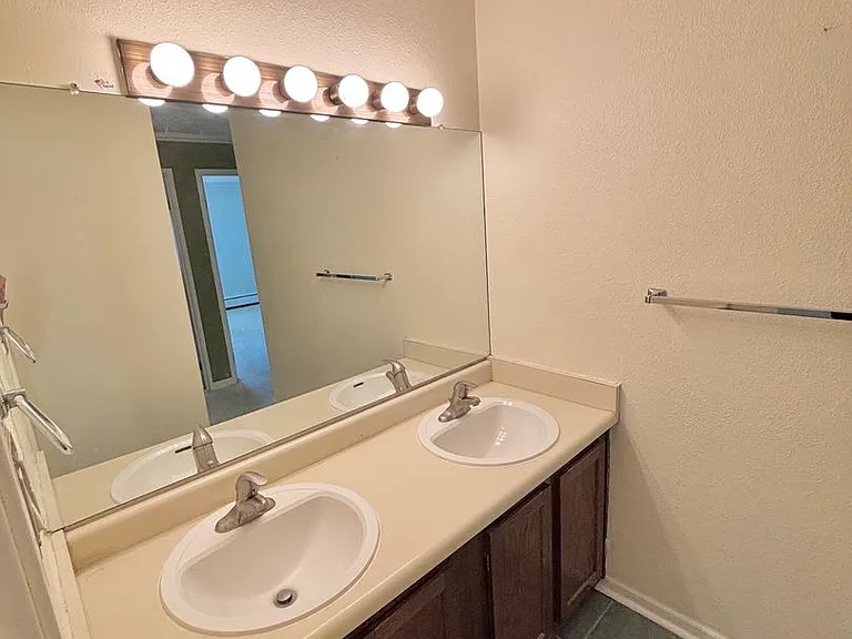 1150 Golden Cir #501 — Photo 17