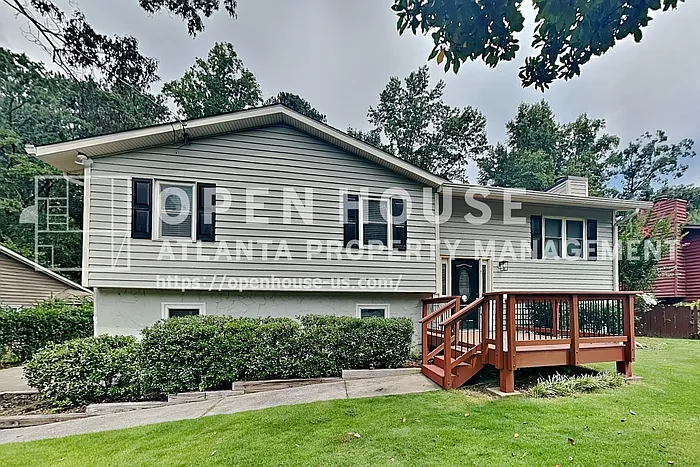 3 bed, 2.0 bath, 2224 sqft, $2,440 — Photo 1