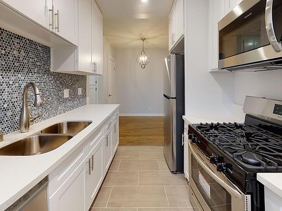 5th image of 1462 S Shenandoah St #4