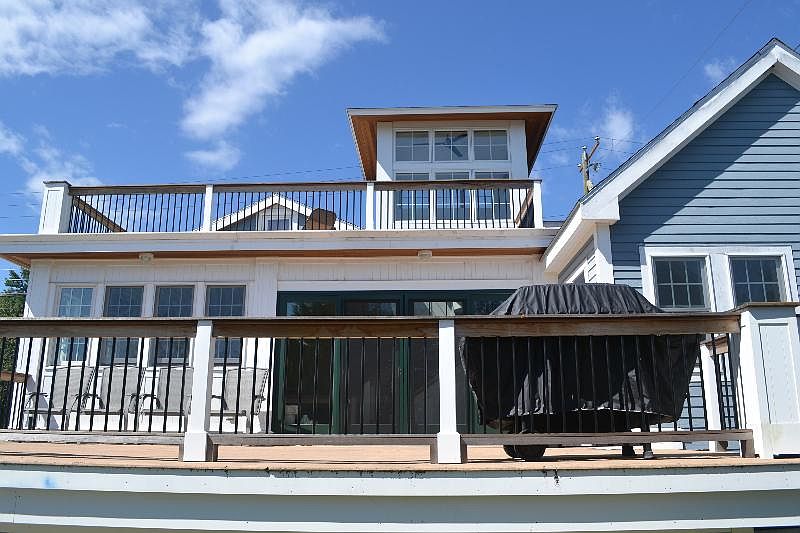 2 back terraces!