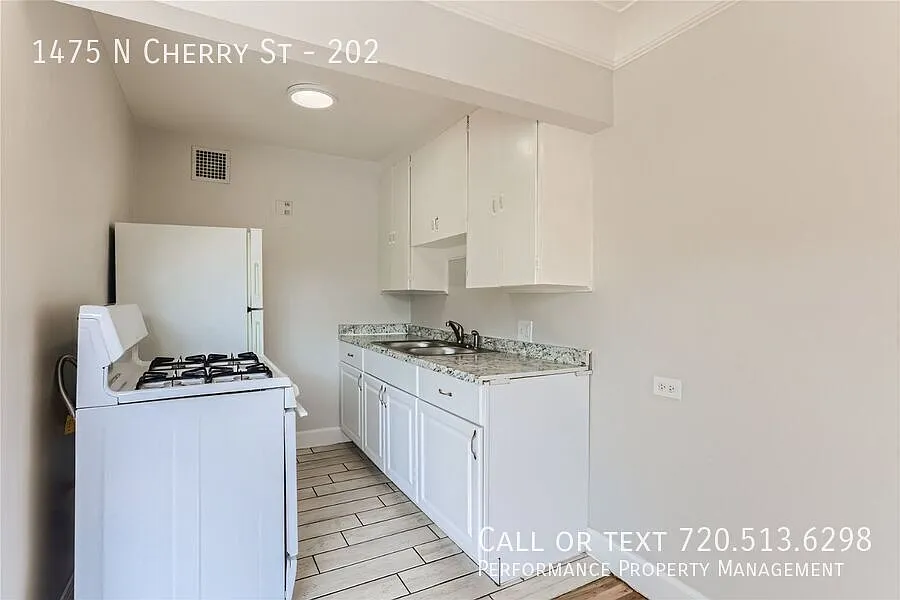 Charming Updated Apartment In The Heart Of Denver's Hale Neighborhood! - Utilities Included — Photo 3