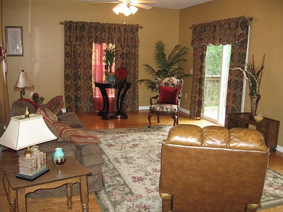 3rd image of 75 Yorkshire Dr