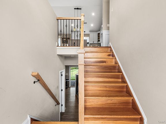 5th image of 21 Meadow View Drive