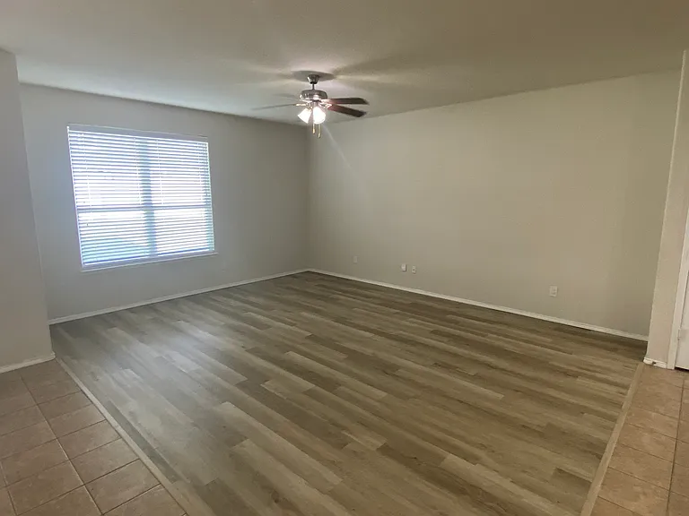 9145 Blackstone Dr — Photo 5