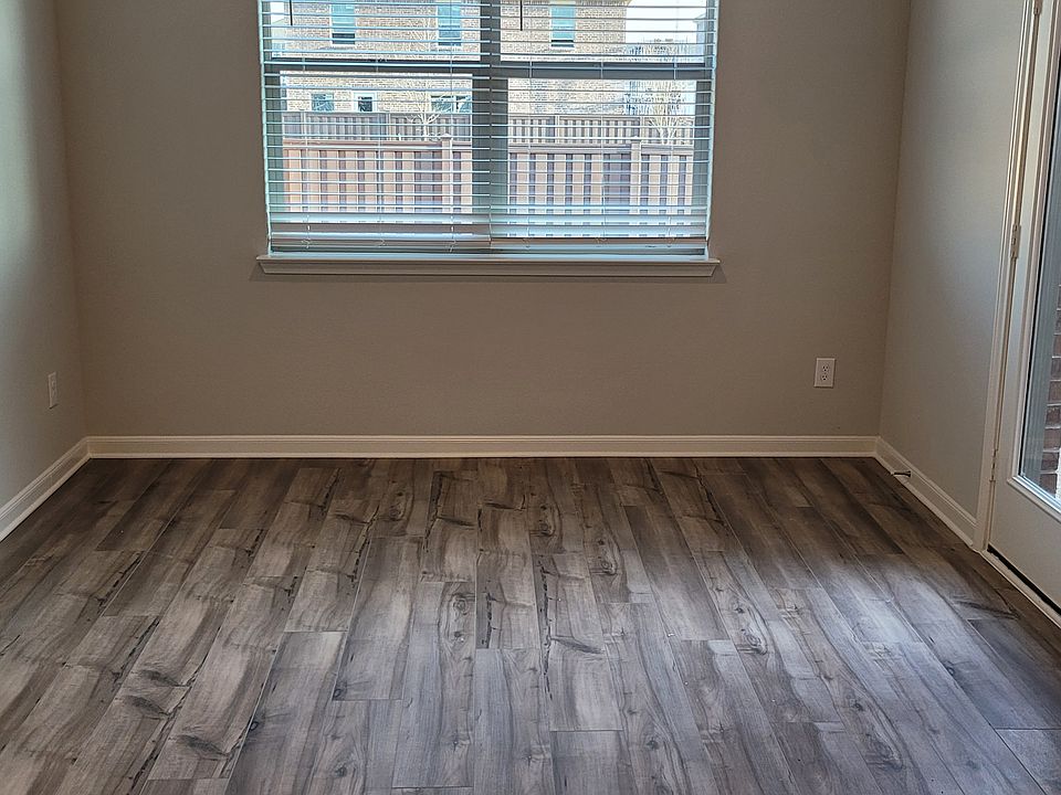 1st image of 313 Zimmet Dr
