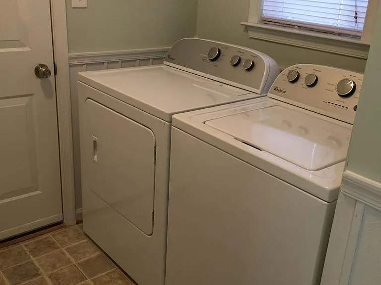 Washer/Dryer included
