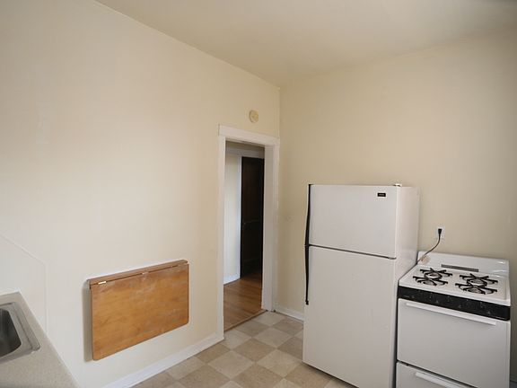 3rd image of 725 W Barry Ave APT 3A