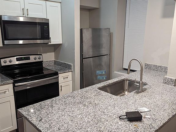 4th image of 3849 Folsom Ave #1