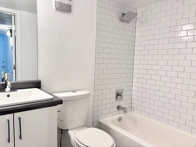 8801 N 1st St #4 — Photo 29