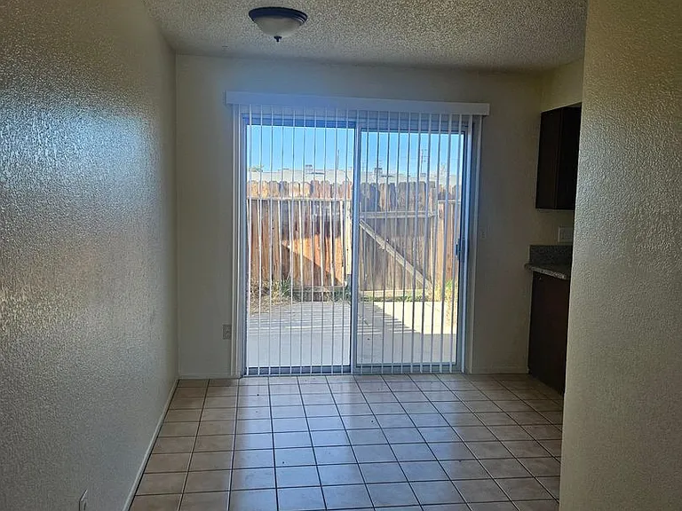 16280 Sequoia Ave — Photo 8