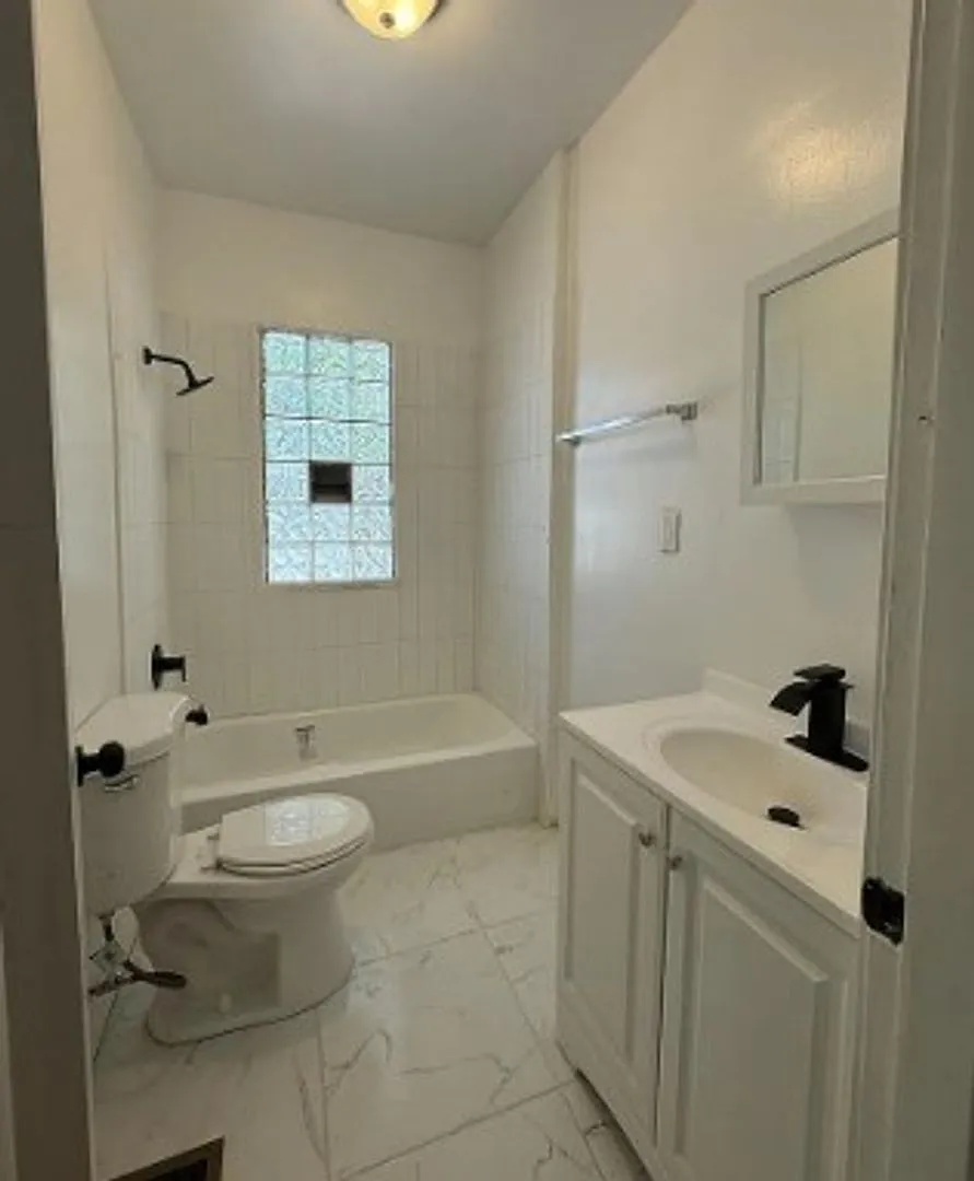 For Lease — Photo 4