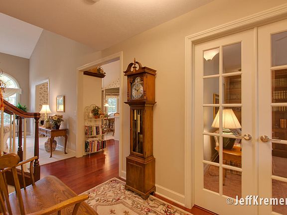 5th image of 4179 Abby Ct SW