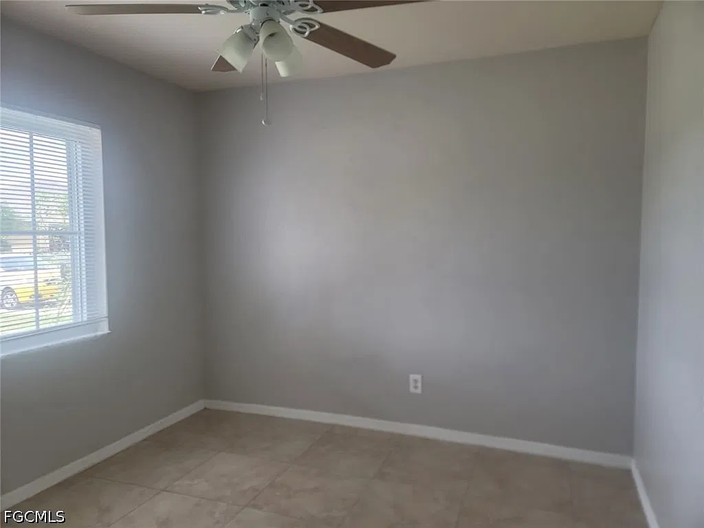 3 bed, 2.0 bath, 2330 sqft, $1,550 — Photo 2
