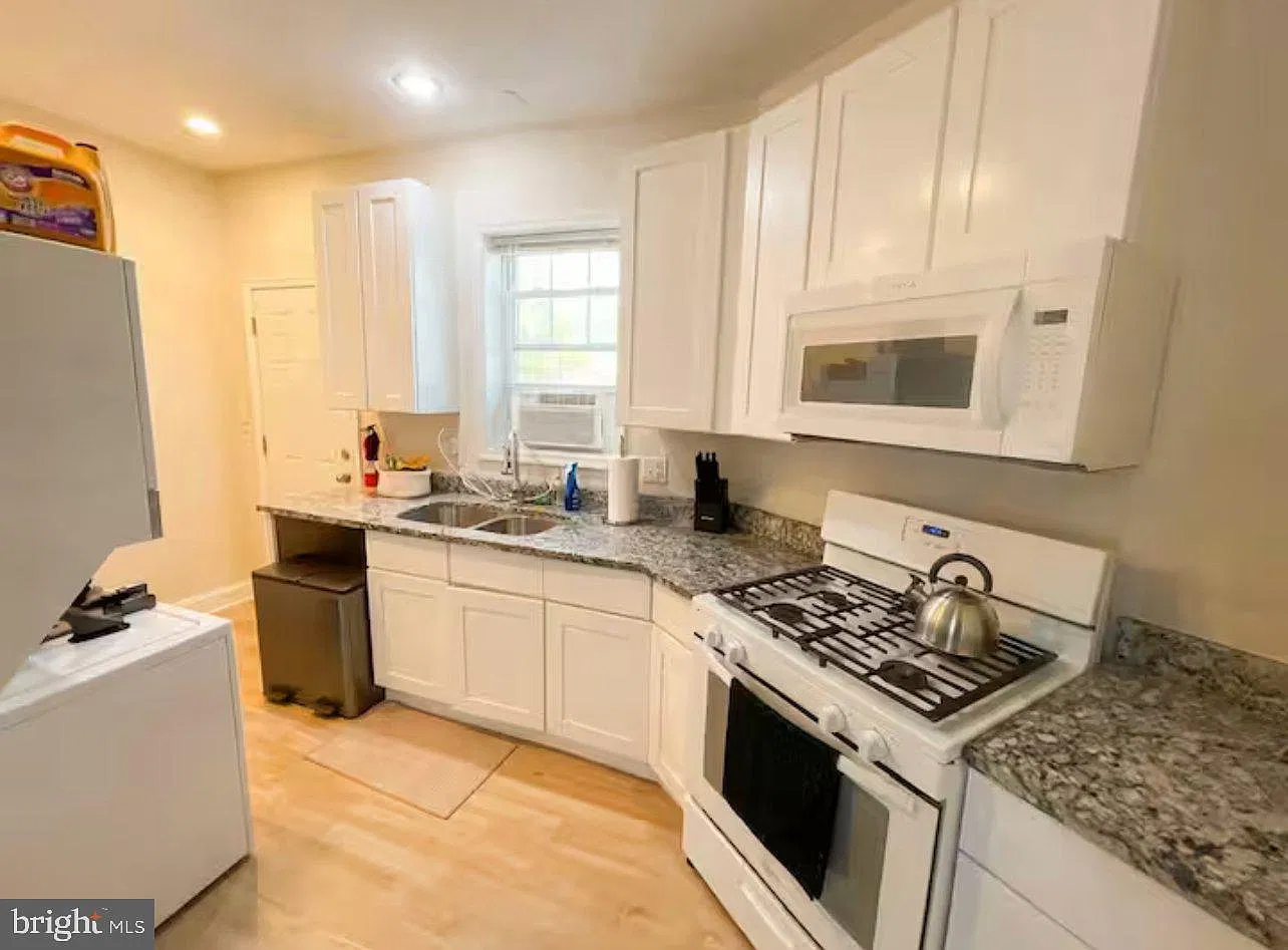 3 bed, 2.5 bath, 253 sqft, $3,800 — Photo 4
