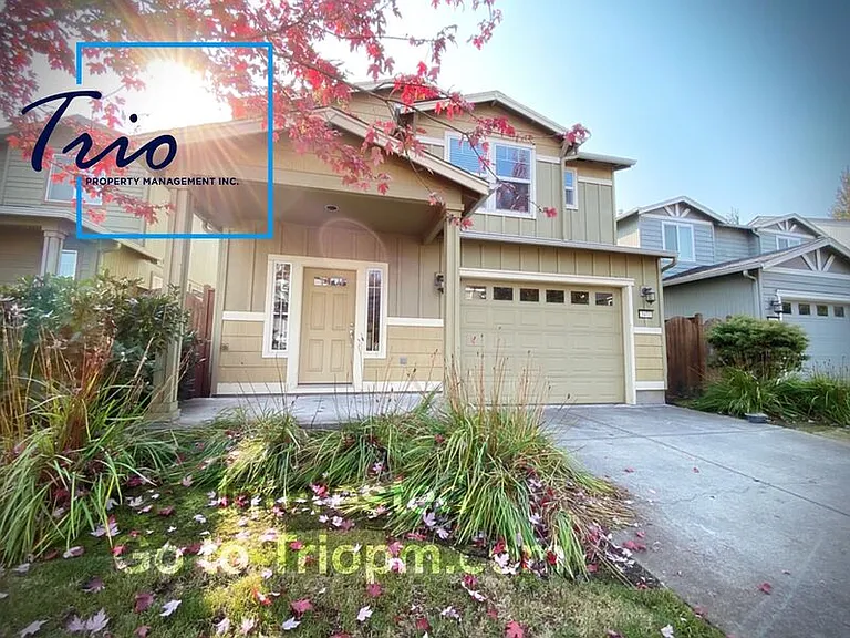 2472 Mountain Ter — Photo 1
