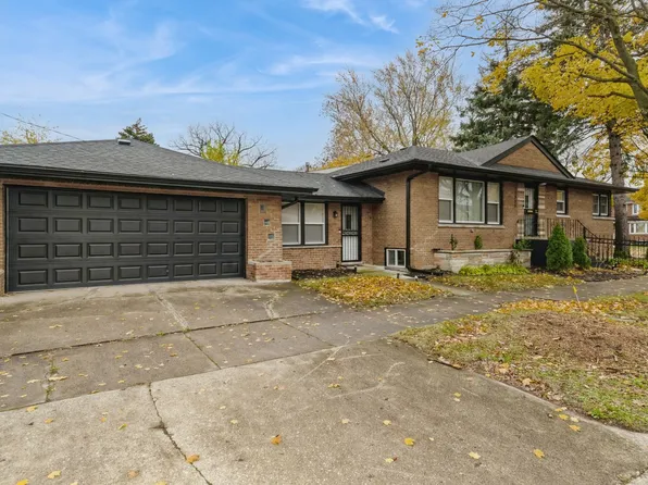 10855 S Eberhart Ave, Chicago, IL 60628