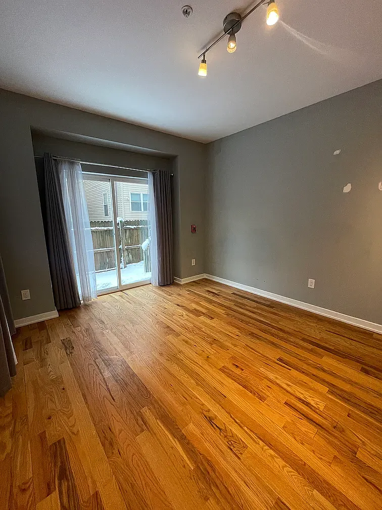 Studio, $875 — Photo 3