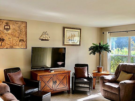 All furniture included!