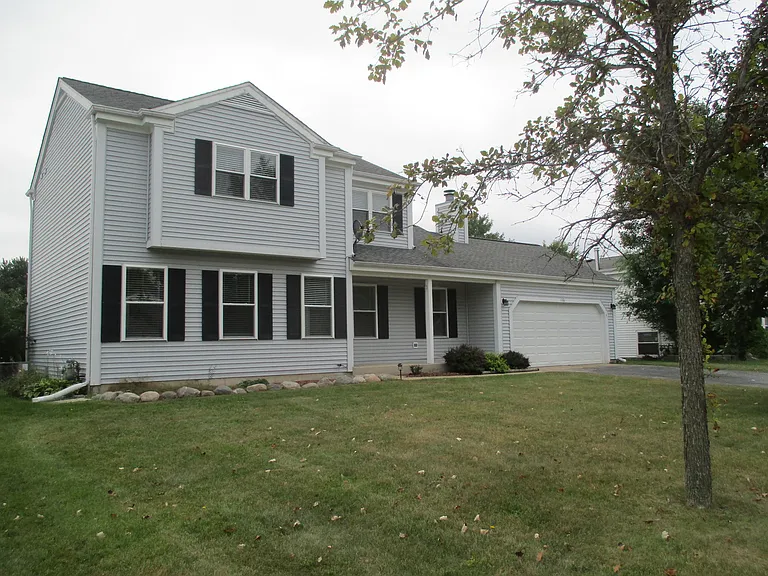 1161 Foxglove Ln — Photo 1