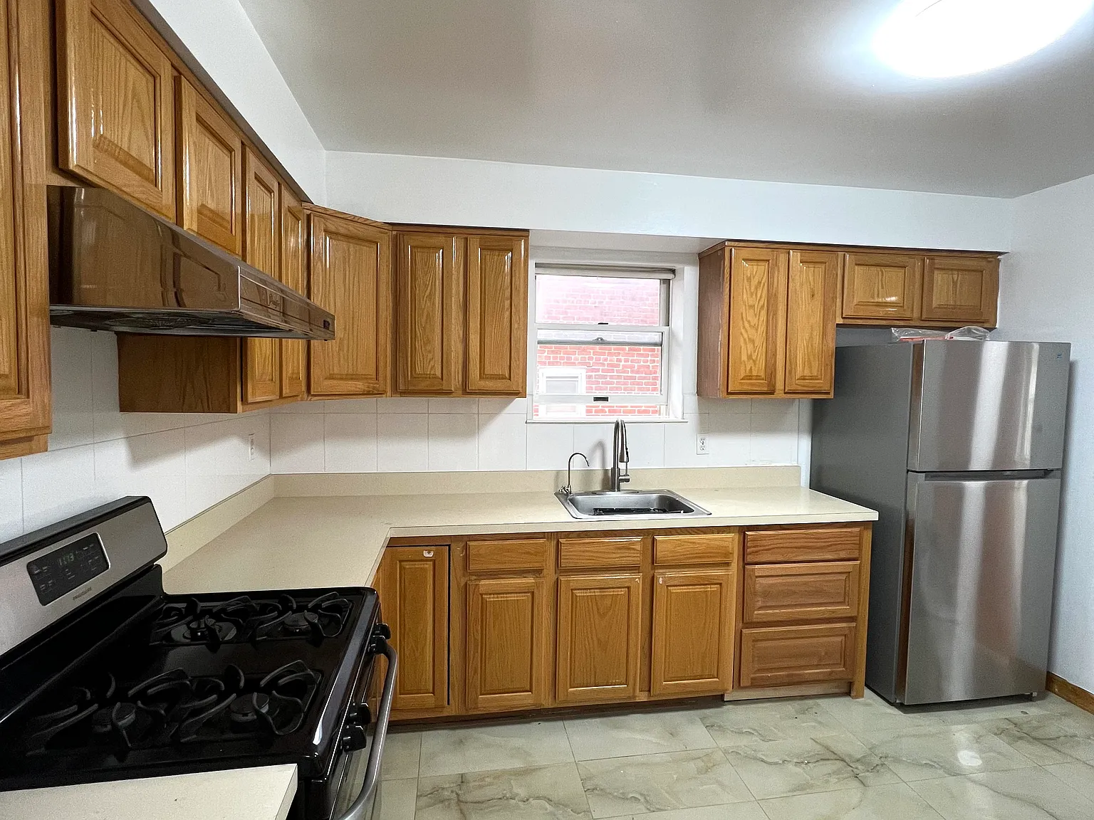 3 bed, 1.5 bath, 1200 sqft, $3,100 — Photo 3