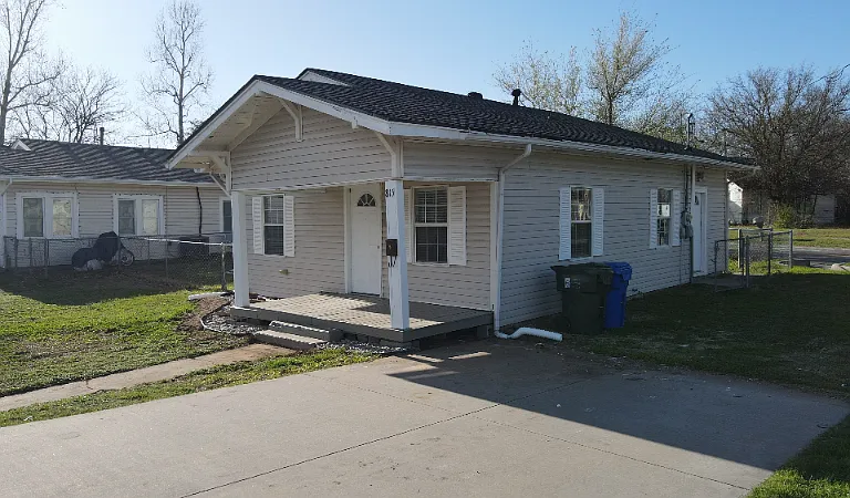 815 E Main St — Photo 4