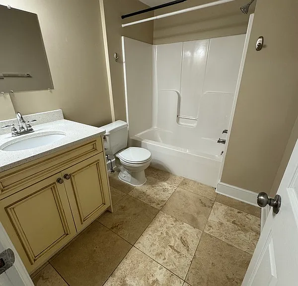 201 E Bank St #2 — Photo 8