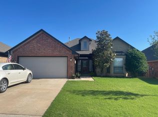 2701 SE 39th St, Moore, OK 73160