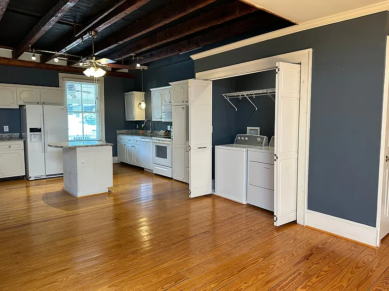 1202 Main St — Photo 8