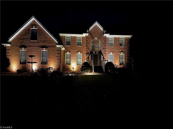2nd image of 4707 Laurel Oaks Dr