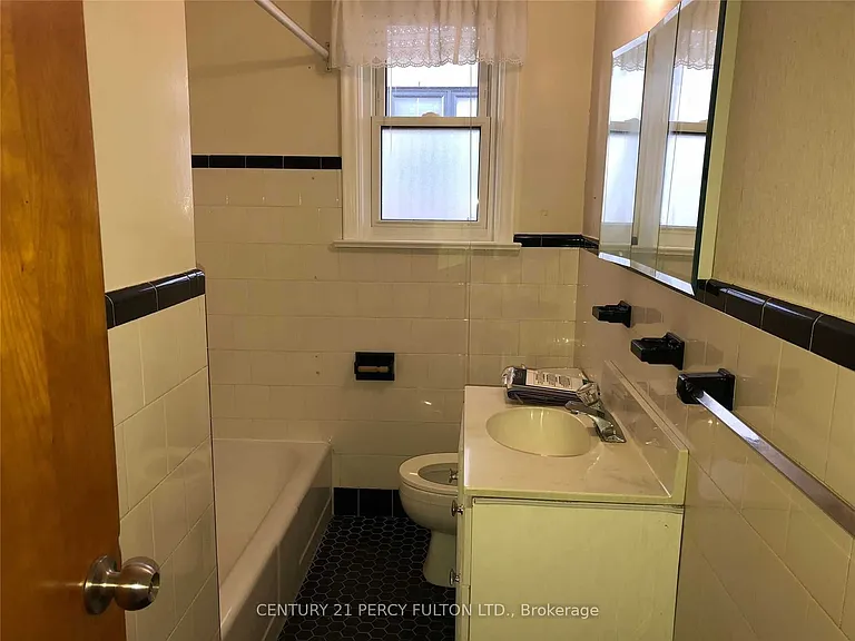 21 Ivanhoe Ct — Photo 8