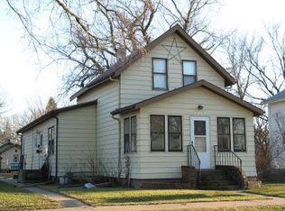 1417 8th Ave N, Grand Forks, ND 58203