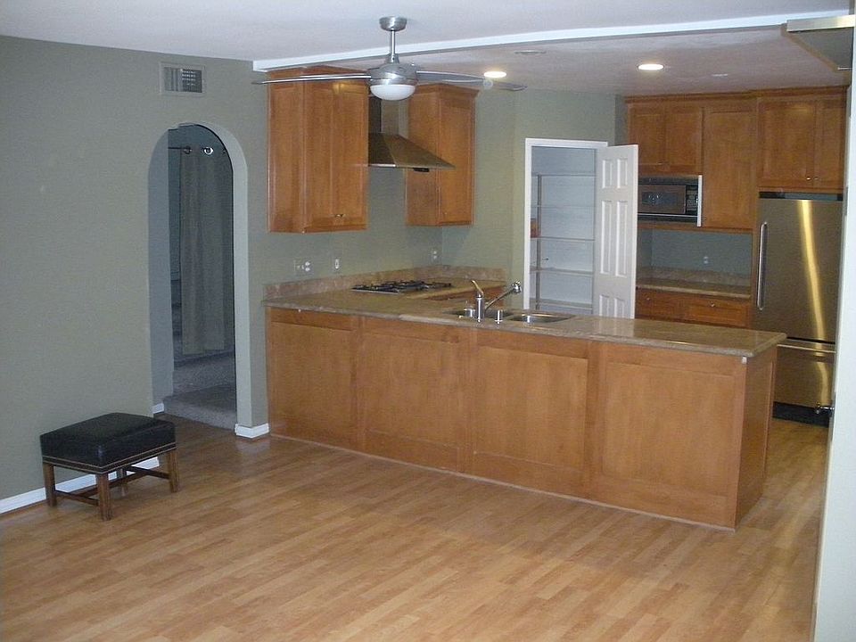 1st image of 582 Woodland Dr