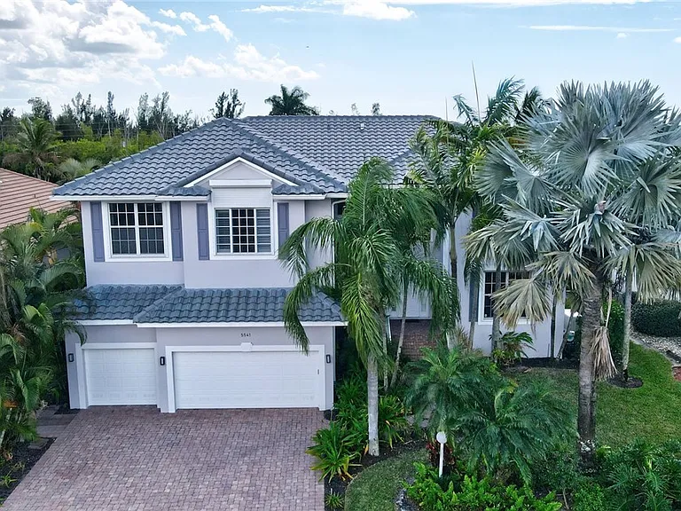5541 Harborage Dr — Photo 1