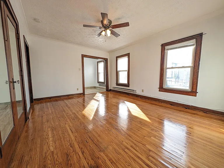 1141 E Market St #11 — Photo 7
