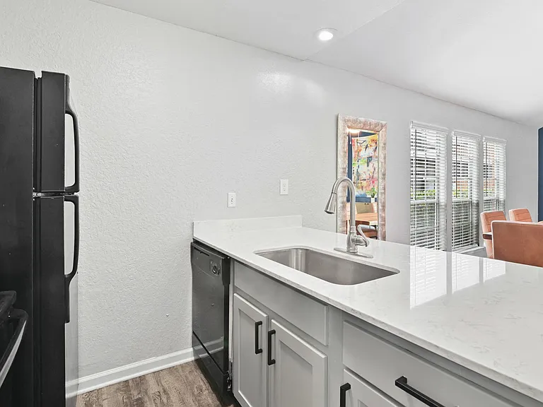 Davenport Apartments — Photo 27