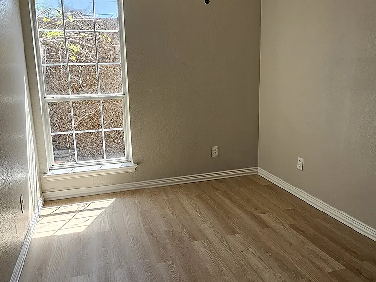 321 Fairhavens Dr — Photo 8