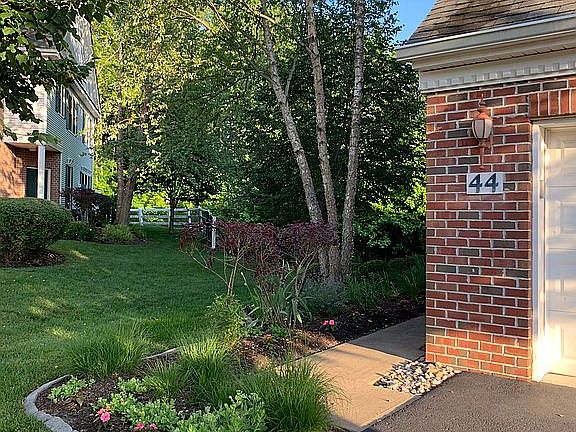 3rd image of 44 Fells Dr