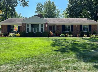 430 Geyer Forest Dr, Saint Louis, MO 63122