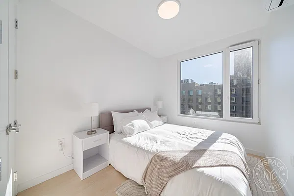 Bedroom, photo 1