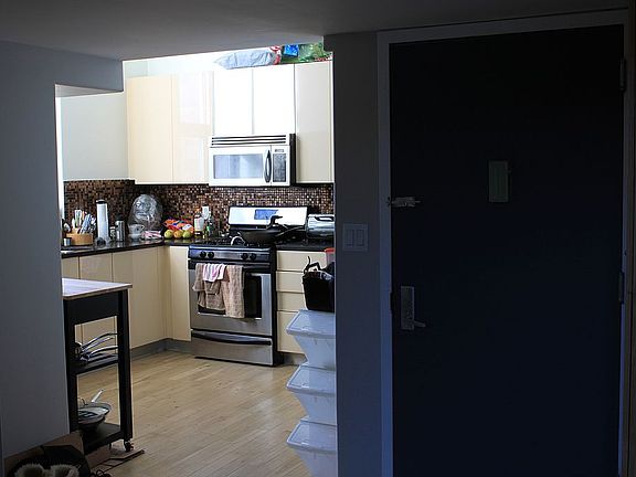 3rd image of 868 Metropolitan Ave APT 2A