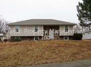 204 NE 101st Pl, Kansas City, MO 64155