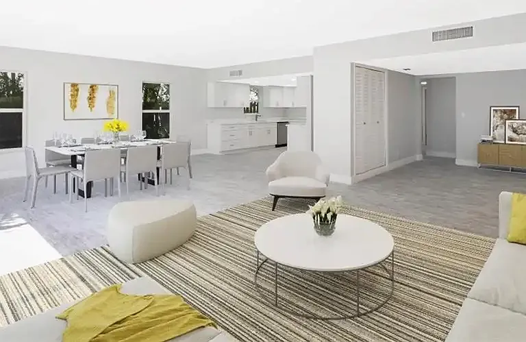 2505 Bay Dr — Photo 2
