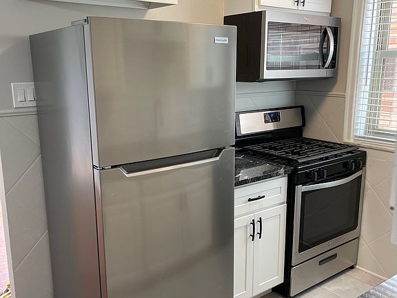 2nd image of 6311 Sutherland Ave #1