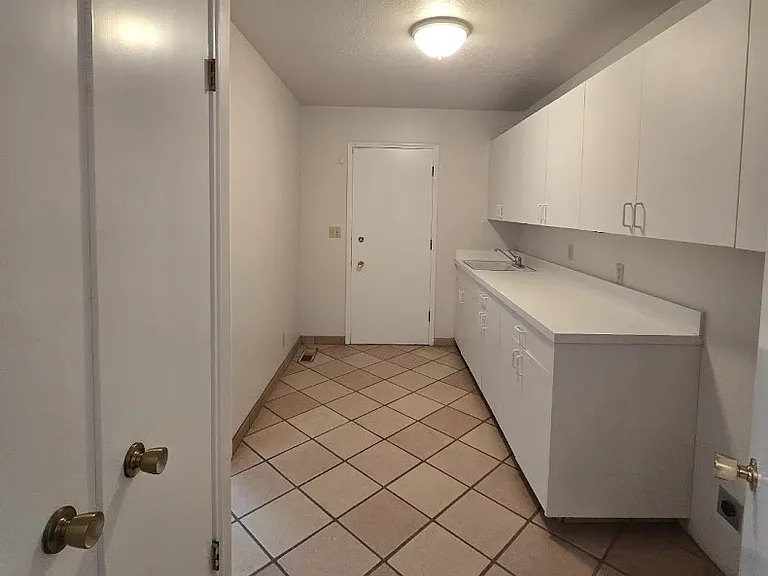 1176 W San Bruno Ave — Photo 26