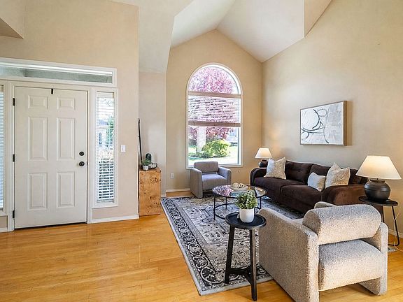 4th image of 1816 S Viewcrest Ln