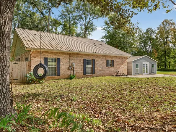 368 Lakeside Dr, Carriere, MS 39426