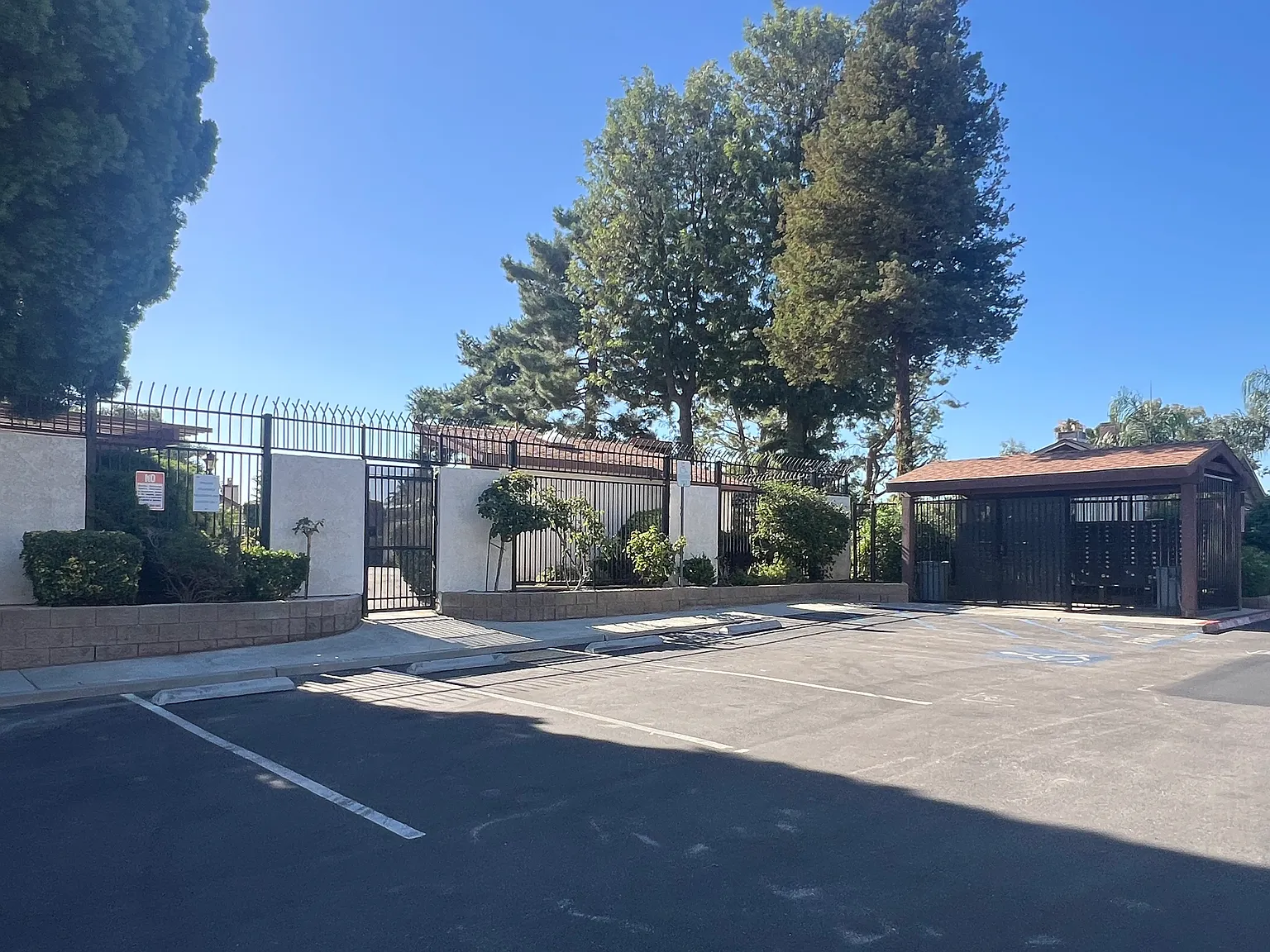 2 bed, 1.5 bath, 982 sqft, $1,600 — Photo 2