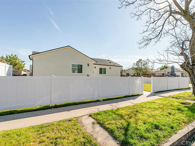 12340 Lull St — Photo 33