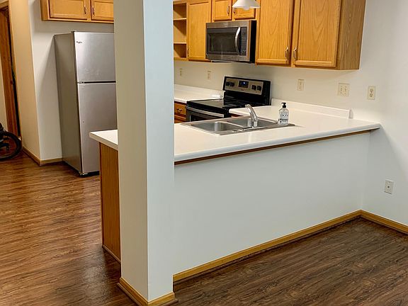 3rd image of 665 Kingfisher Ln APT E